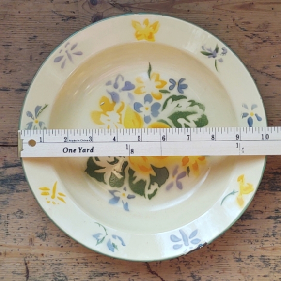 April Cornell vintage enamel metal bowls Set of 2 - Picture 7 of 7